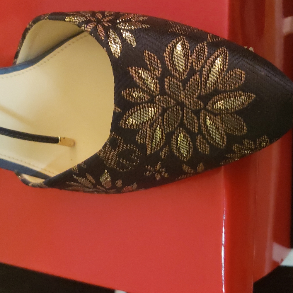 Shoes. - Picture 5 of 6